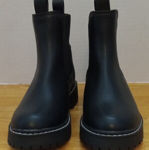 DV by Dolce Vita LEIGHA Chelsea Boot Size 6 Black
